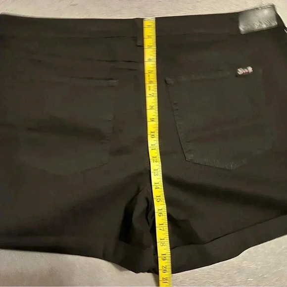 NWT Seven7 Stretchy Black Jean Shorts rolled cuffs 24W comfort stretch material - Picture 4 of 5